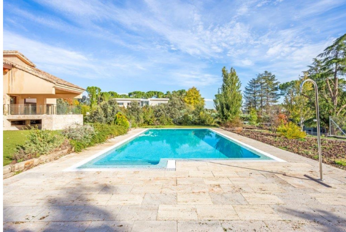Chalet Independiente en Pozuelo de Alarcon Piscina