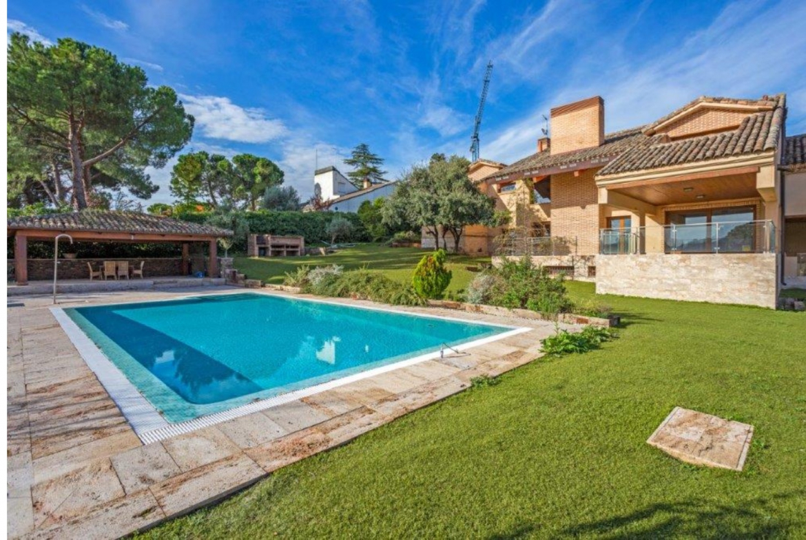 Chalet Independiente en Pozuelo de Alarcon Piscina