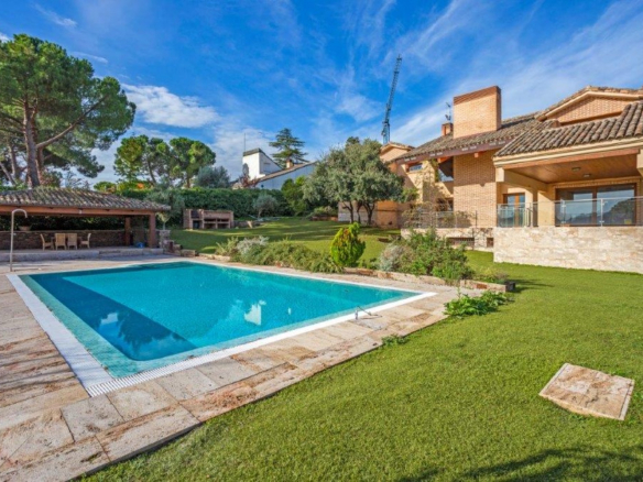 Chalet Independiente en Pozuelo de Alarcon Piscina