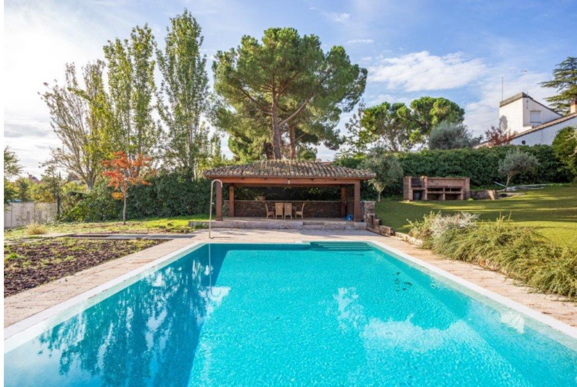 Chalet Independiente en Pozuelo de Alarcon Piscina