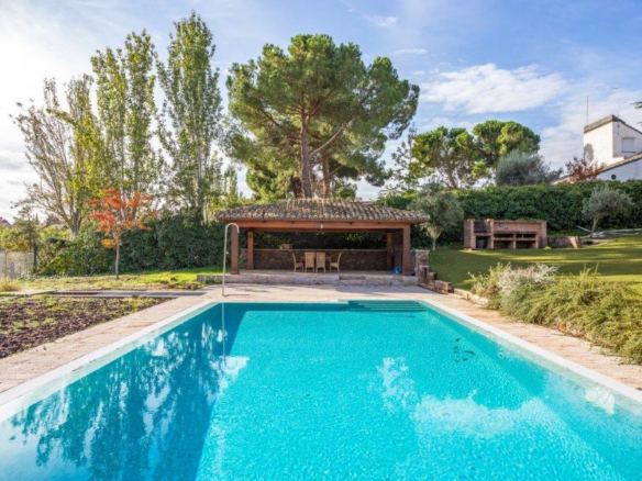Chalet Independiente en Pozuelo de Alarcon Piscina