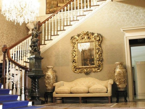 Chalet La Florida Hall 01