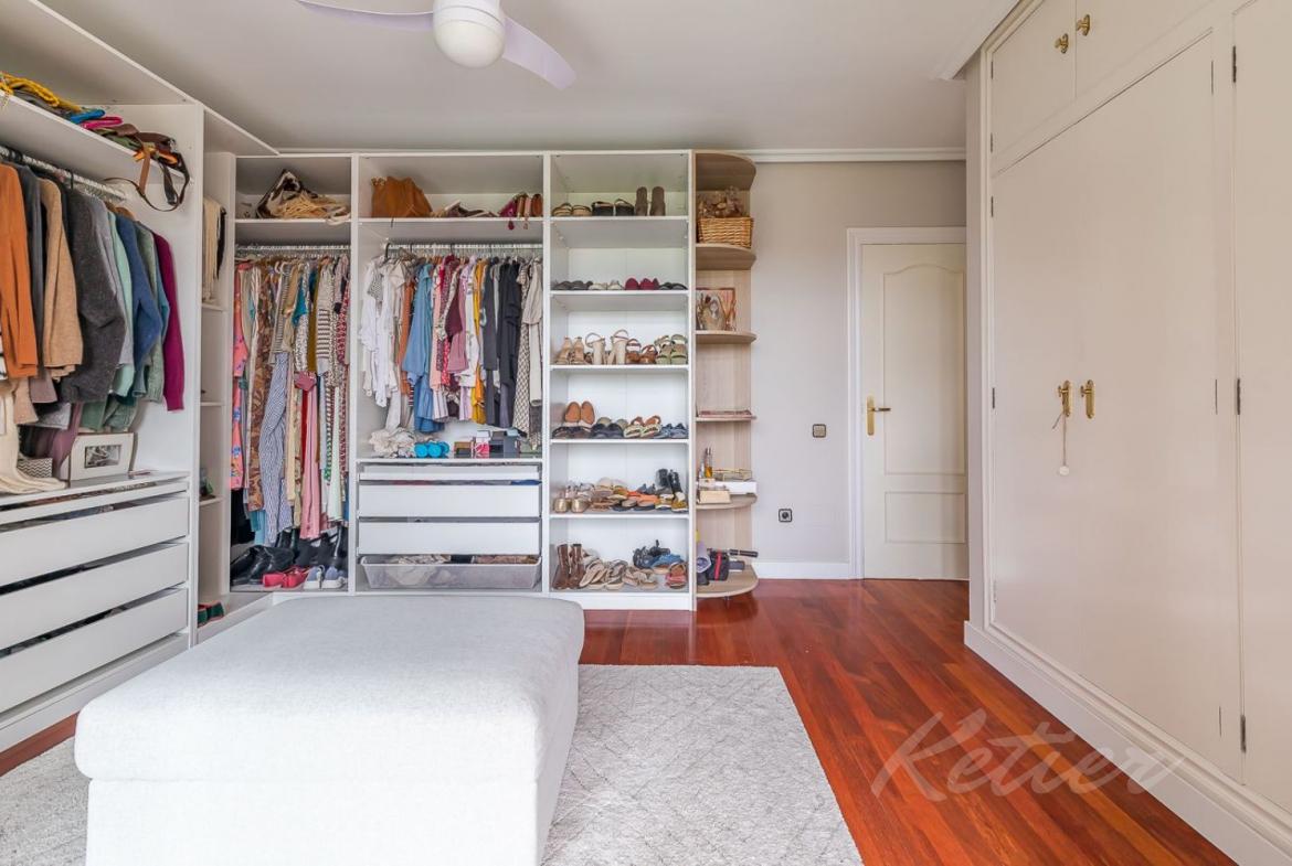 Chalet La Mazuela Dormitorio Principal Vestidor