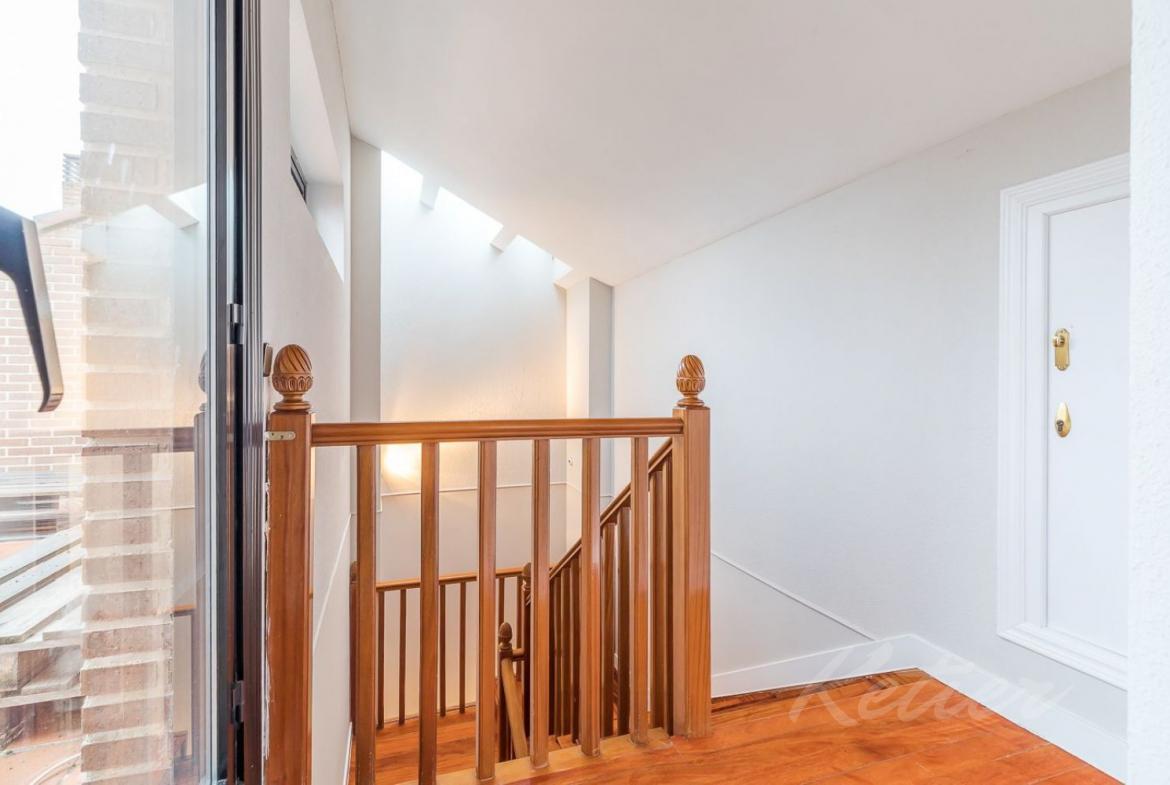 Chalet La Mazuela Escalera Atico