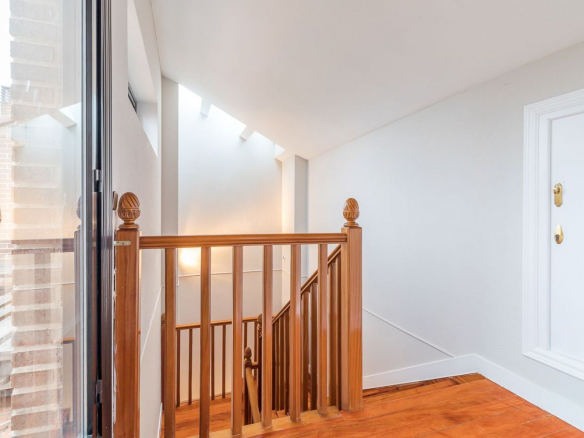 Chalet La Mazuela Escalera Atico