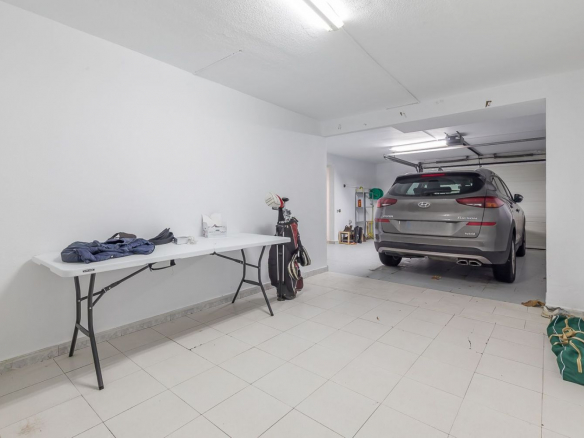 Chalet La Mazuela Garaje