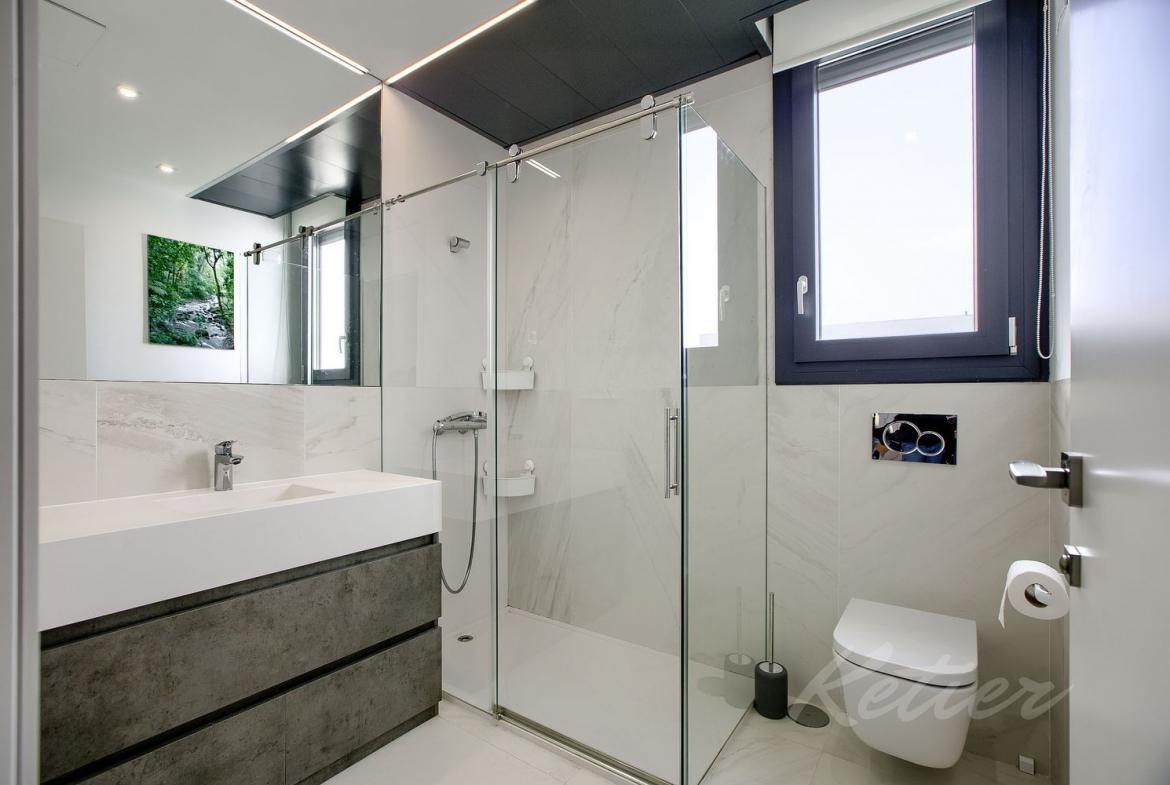 Chalet Los Satelites Bano