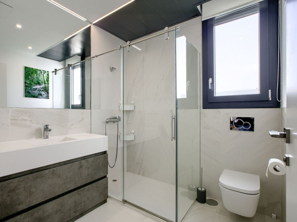 Chalet Los Satelites Bano