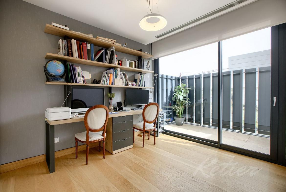 Chalet Los Satelites Despacho