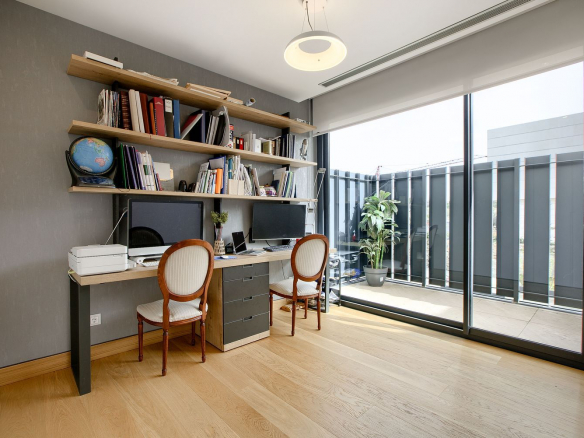 Chalet Los Satelites Despacho