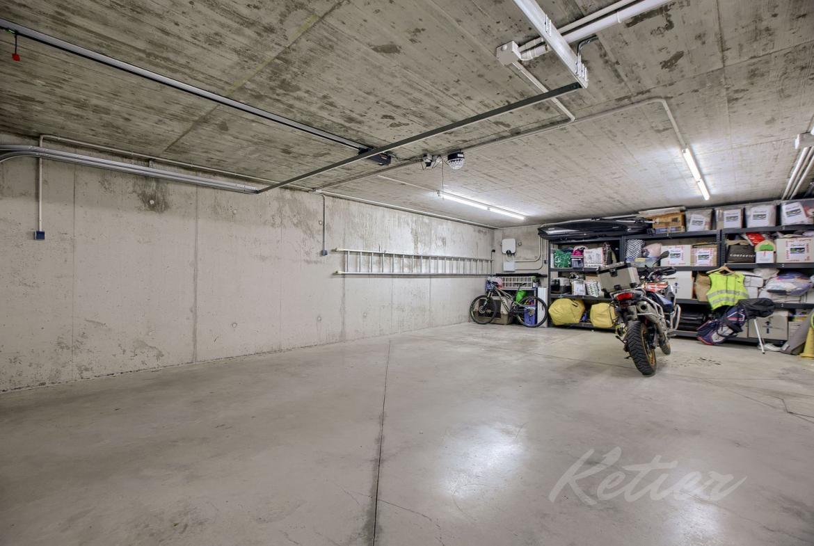 Chalet Los Satelites Garaje