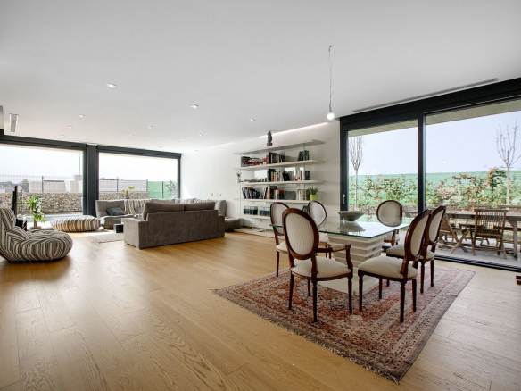 Chalet Los Satelites Salon