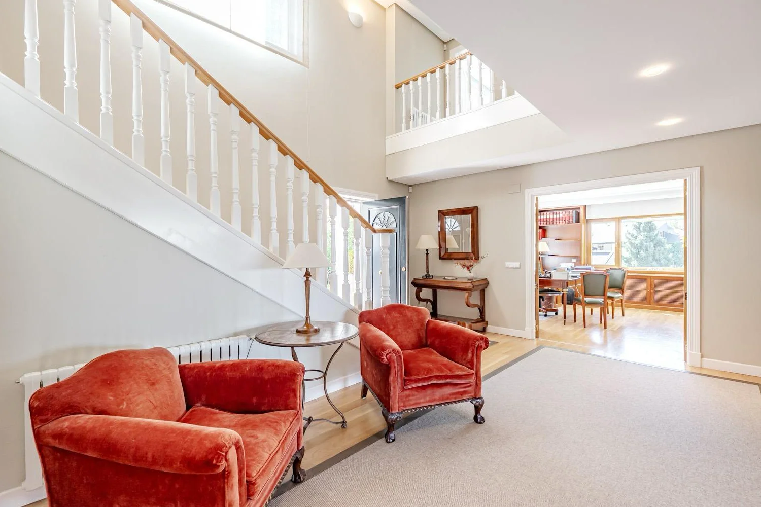 Chalet-Lujo-La-Chopera-Hall-01