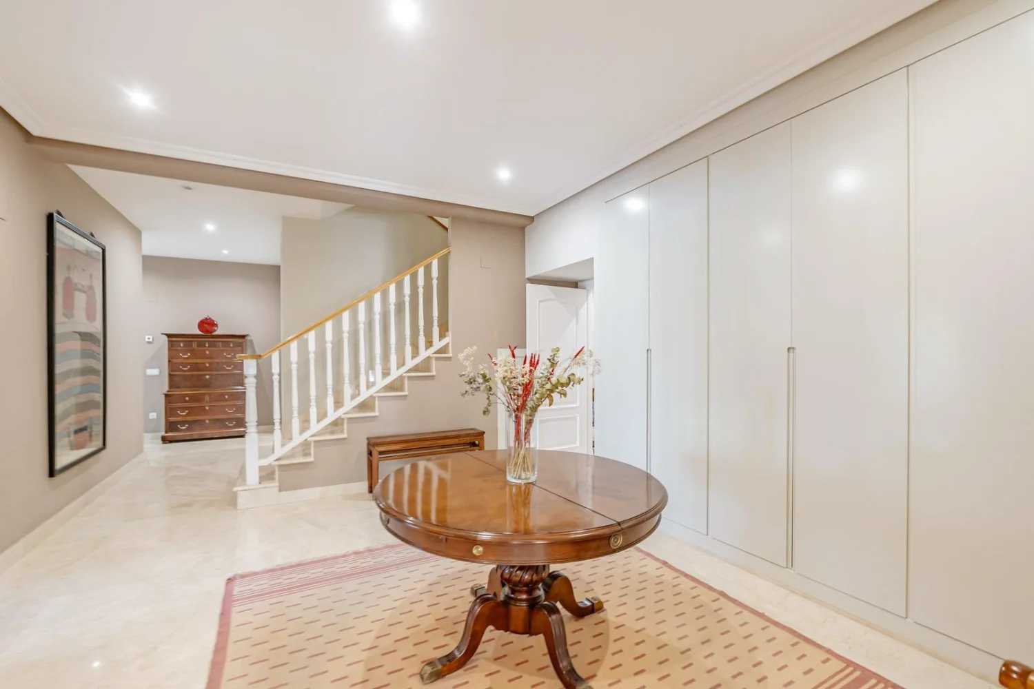 Chalet-Lujo-La-Chopera-Hall-02