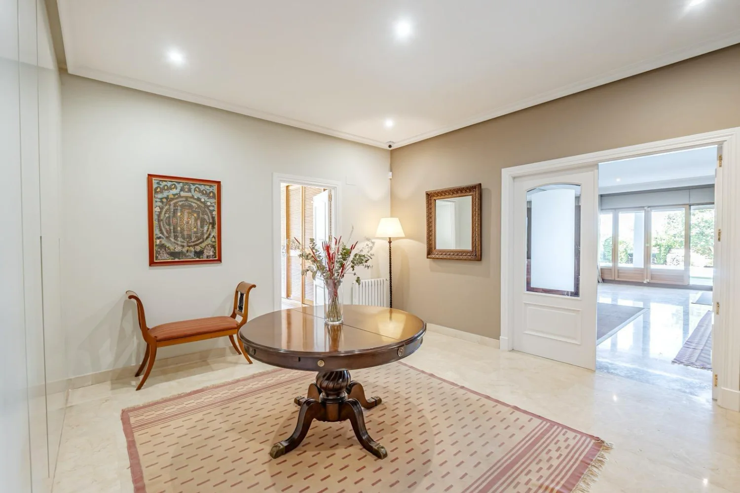 Chalet-Lujo-La-Chopera-Hall-03