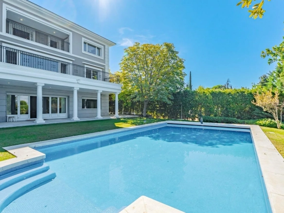 Chalet de lujo en la Chopera con piscina y magnificas calidades