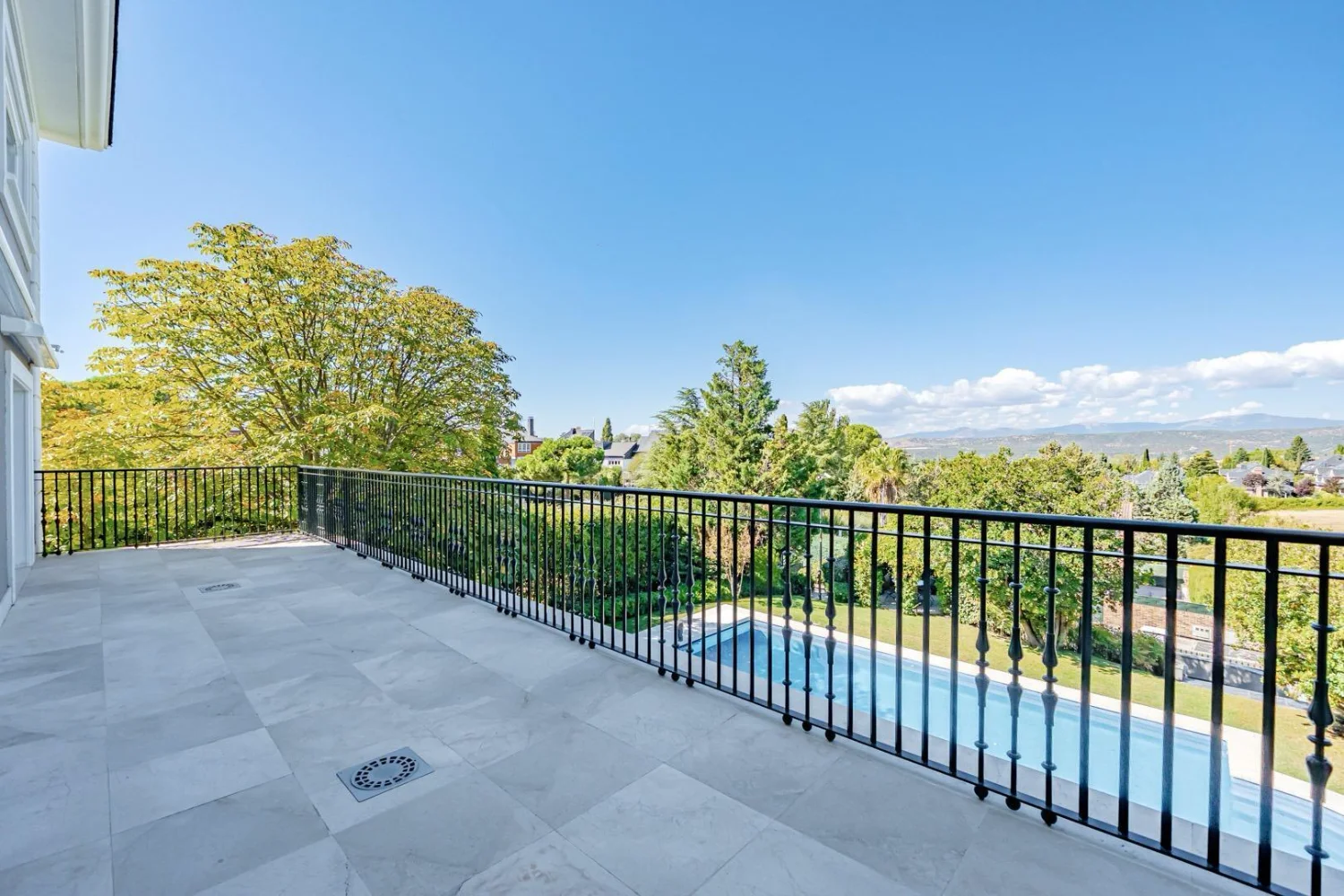 Chalet-Lujo-La-Chopera-Terraza-Superior-04