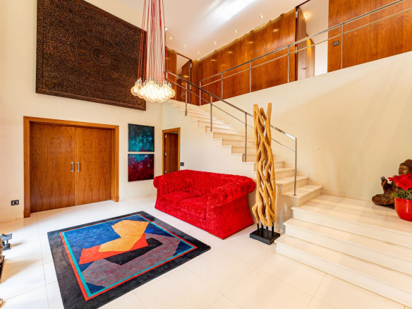 Chalet Lujo Villafranca Hall