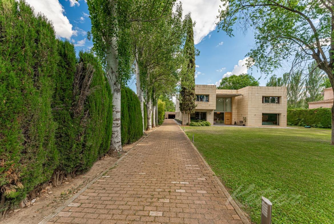 Chalet Lujo Villafranca Jardin