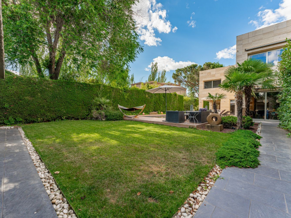 Chalet Lujo Villafranca Jardin