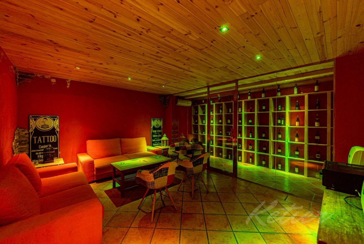 Chalet Lujo Villafranca Salon Bodega