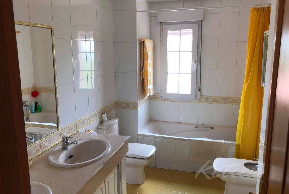 Chalet Monte Rozas Bano 01