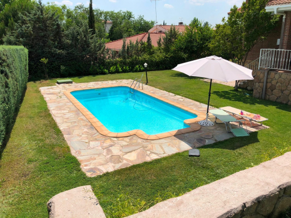 Chalet Monte Rozas Piscina 01