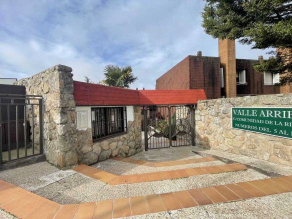 Chalet Pareado El Burgo Entrada Urbanizacion