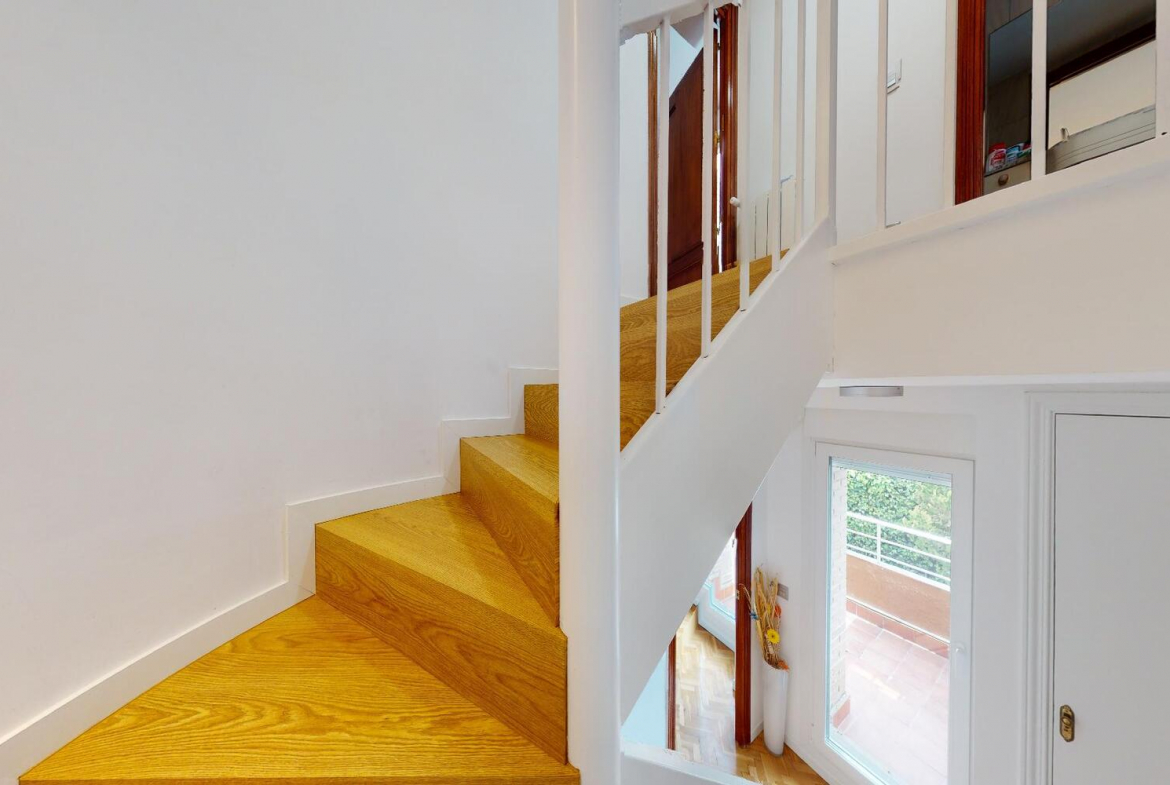 Chalet Pareado El Burgo Escaleras