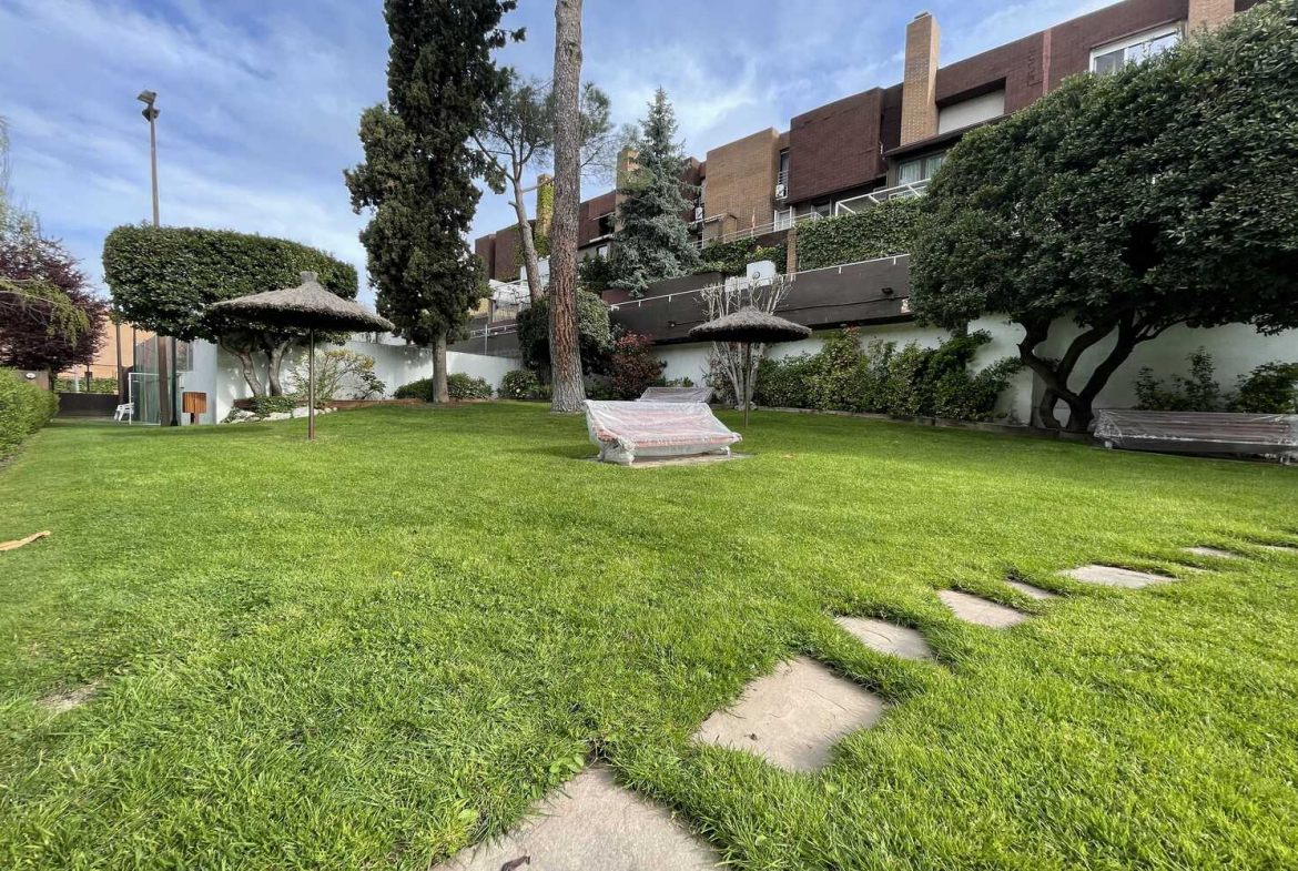 Chalet Pareado El Burgo Jardin Urbanizacion