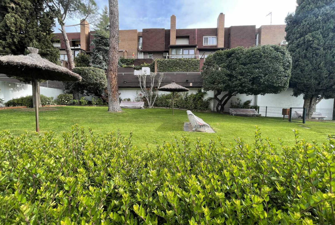 Chalet Pareado El Burgo Jardin Urbanizacion