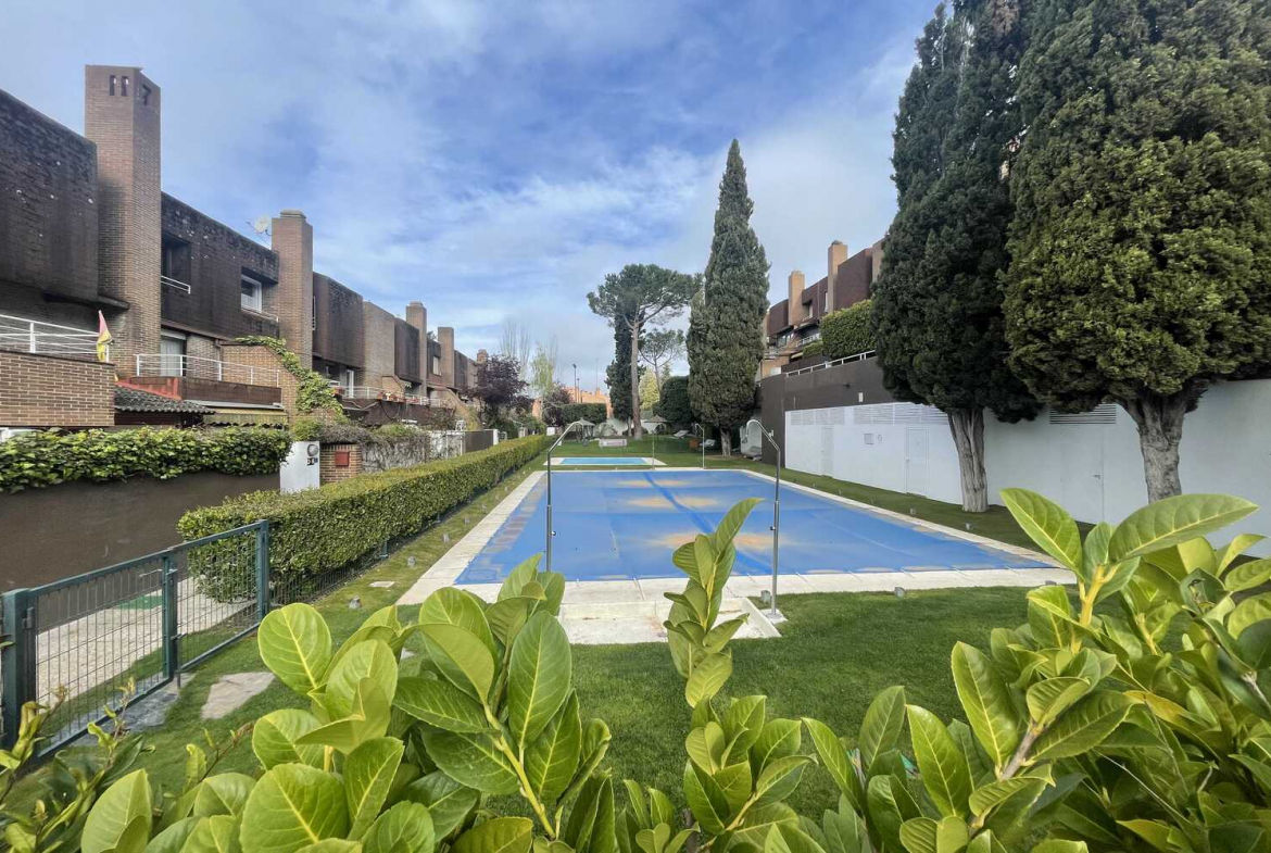 Chalet Pareado El Burgo Piscina Urbanizacion