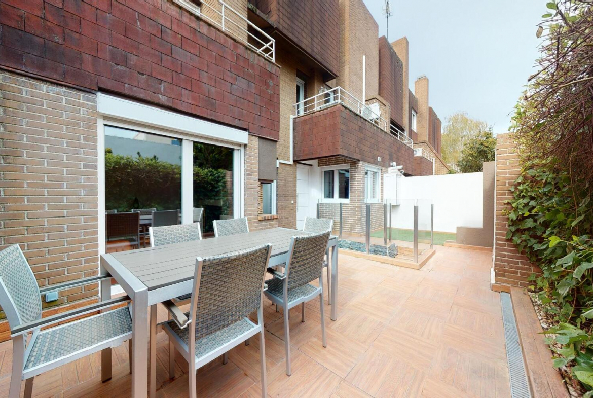 Chalet Pareado El Burgo Terraza