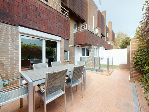 Chalet Pareado El Burgo Terraza