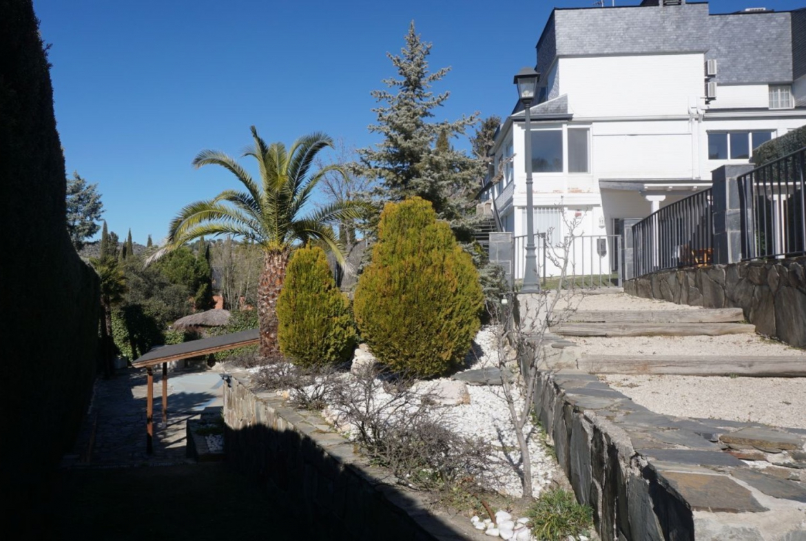 Chalet Pareado Molino de la Hoz Jardin