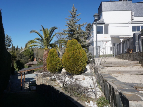 Chalet Pareado Molino de la Hoz Jardin