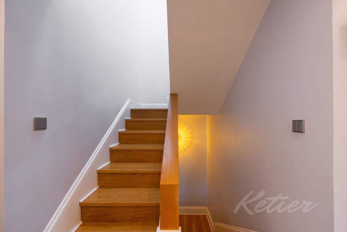 Chalet Pareado en Pozuelo de Alarcon Escalera