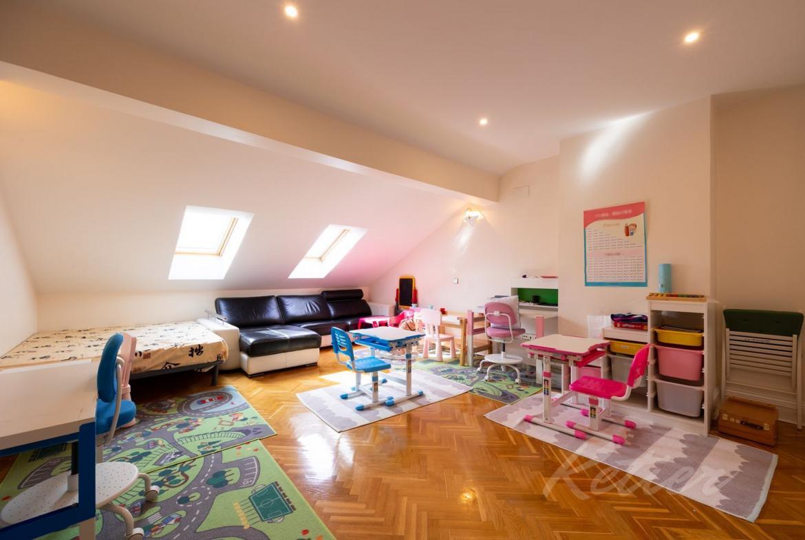 Chalet Pareado en Pozuelo de Alarcon Mansarda