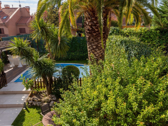 Chalet Pareado en Pozuelo de Alarcon Piscina