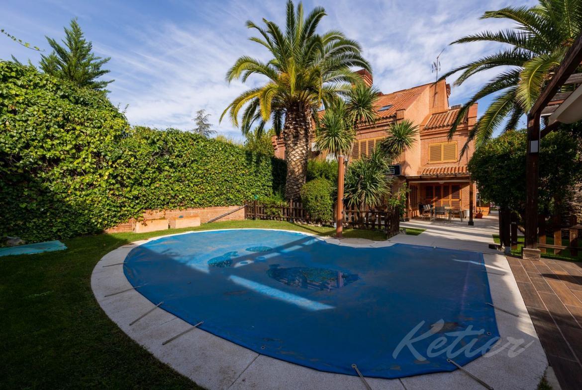 Chalet Pareado en Pozuelo de Alarcon Piscina