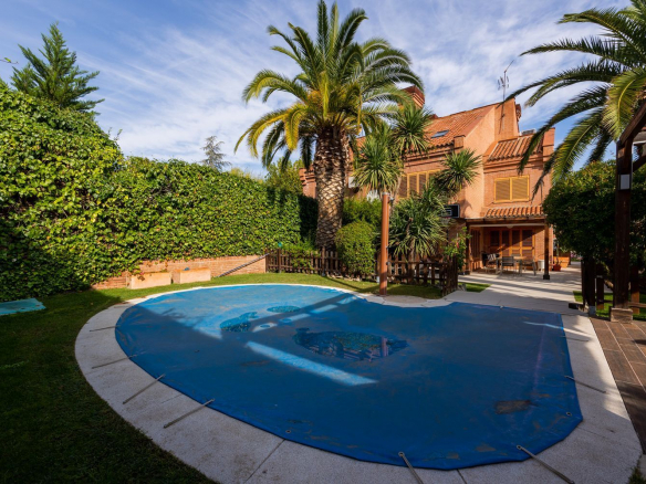 Chalet Pareado en Pozuelo de Alarcon Piscina