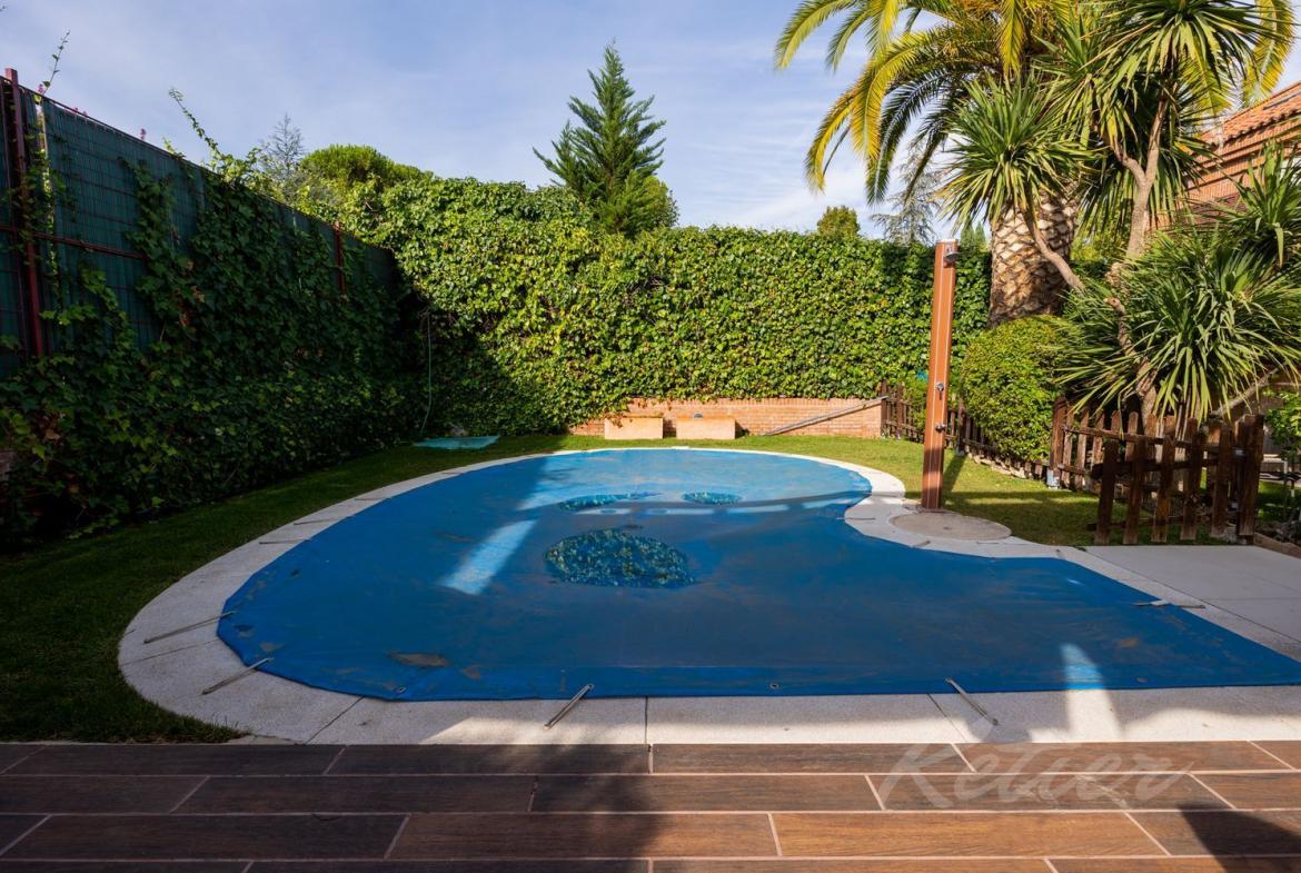 Chalet Pareado en Pozuelo de Alarcon Piscina