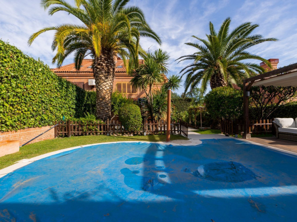 Chalet Pareado en Pozuelo de Alarcon Piscina