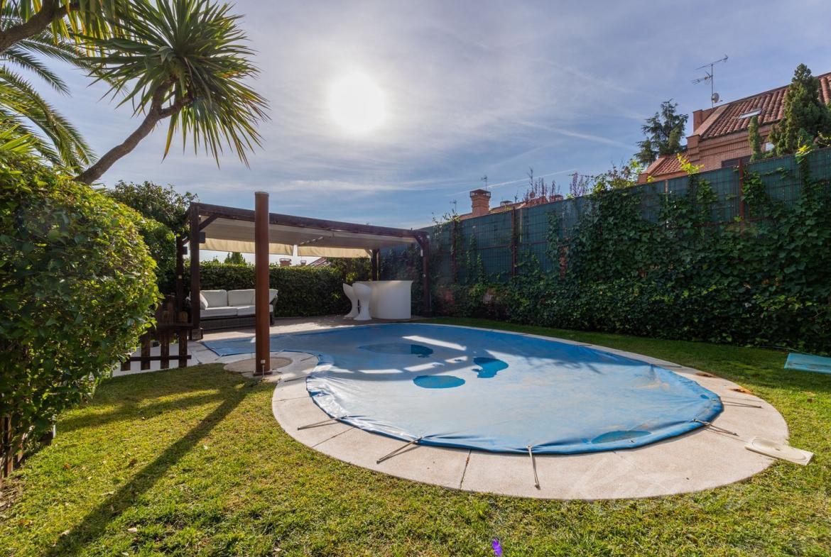 Chalet Pareado en Pozuelo de Alarcon Piscina