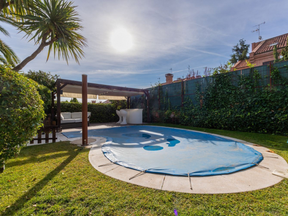 Chalet Pareado en Pozuelo de Alarcon Piscina