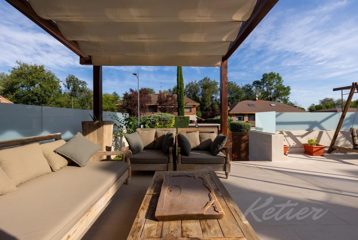 Chalet Pareado en Pozuelo de Alarcon Porche