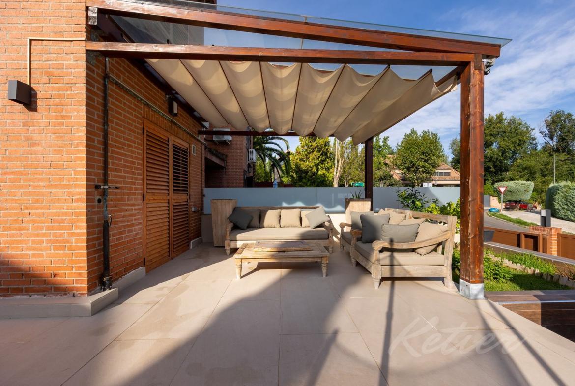 Chalet Pareado en Pozuelo de Alarcon Porche