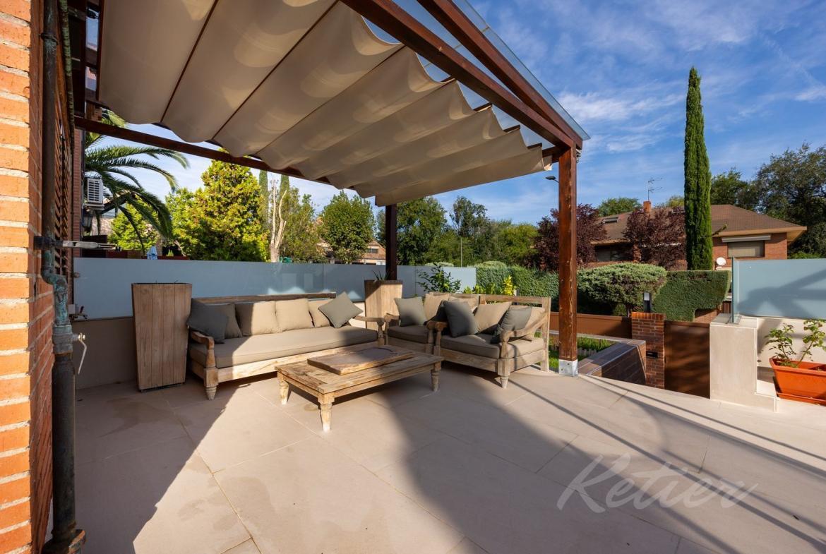 Chalet Pareado en Pozuelo de Alarcon Porche