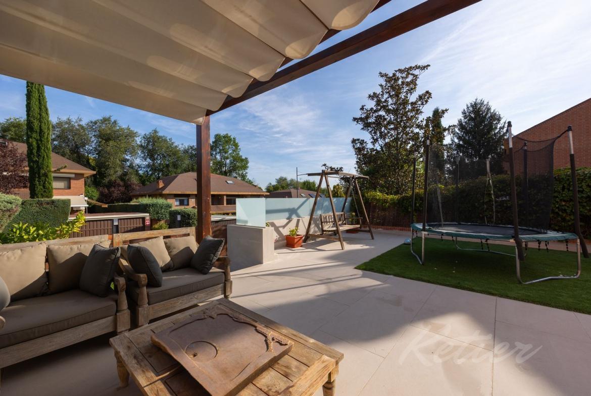 Chalet Pareado en Pozuelo de Alarcon Porche