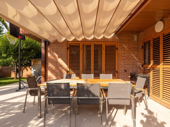 Chalet Pareado en Pozuelo de Alarcon Porche